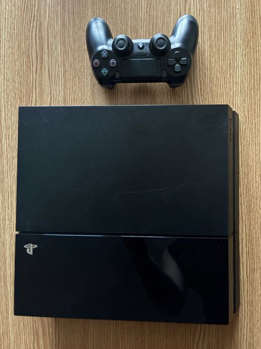 Playstation 4 - 1Tb/ Maneta noua/ 2 jocuri