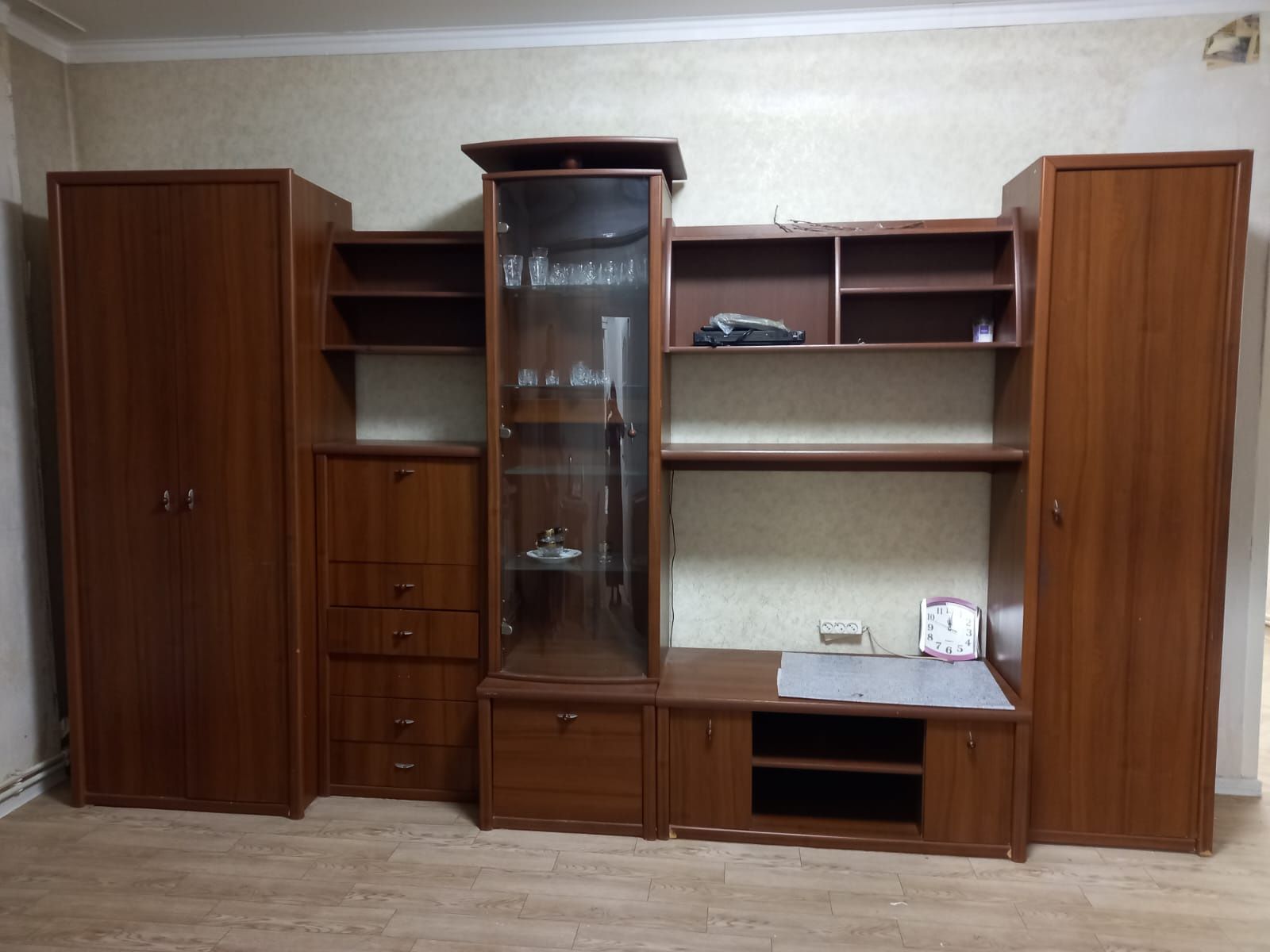 Продам горку в зал,в отличном состоянии