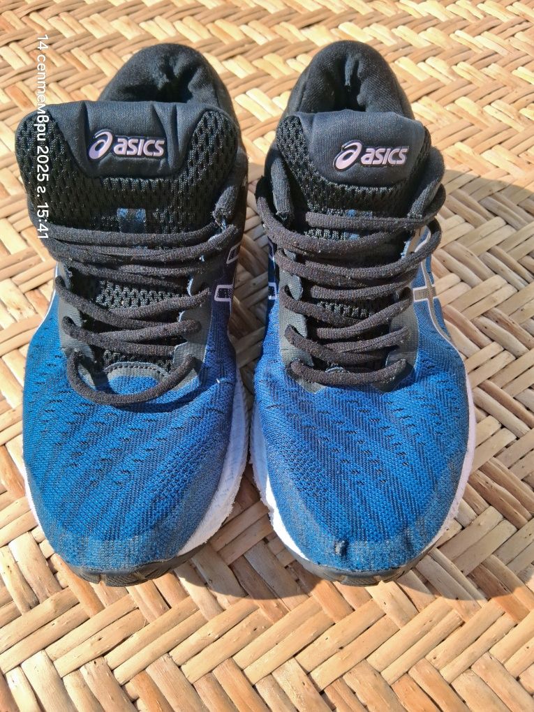 Маратонки asics 41.5 и Nike 42
