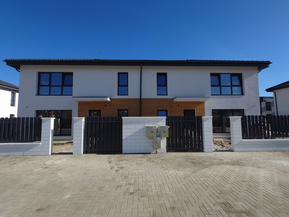 Case duplex la 3 minute de Tg Mureș în Livezeni