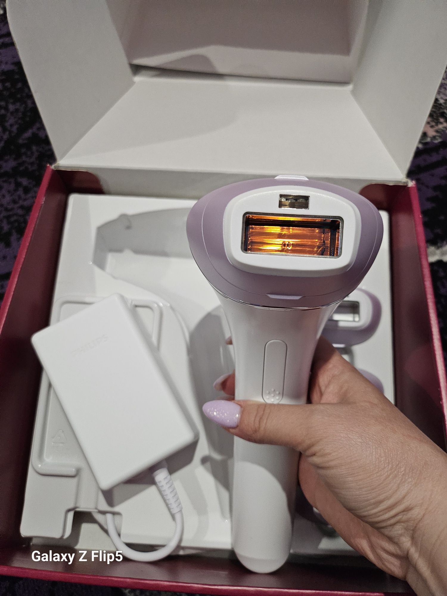 Фотоепилатор Philips Lumea BRI947