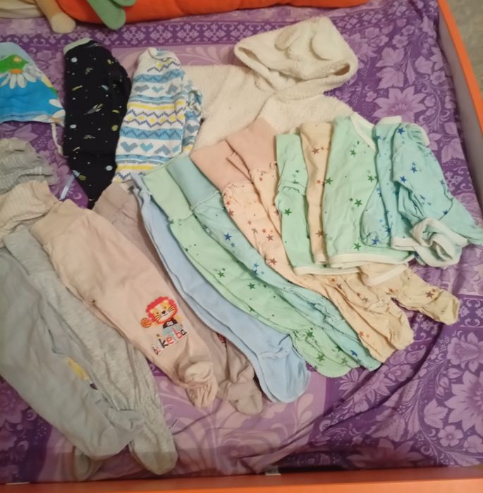 Продам пакет вещей на новорожденного