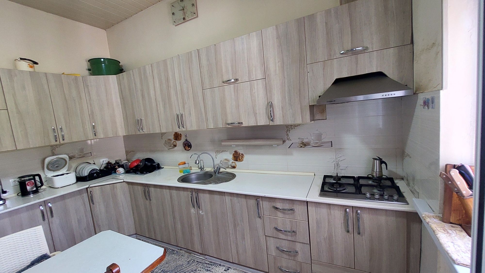 Kuxniy mebel sotiladi