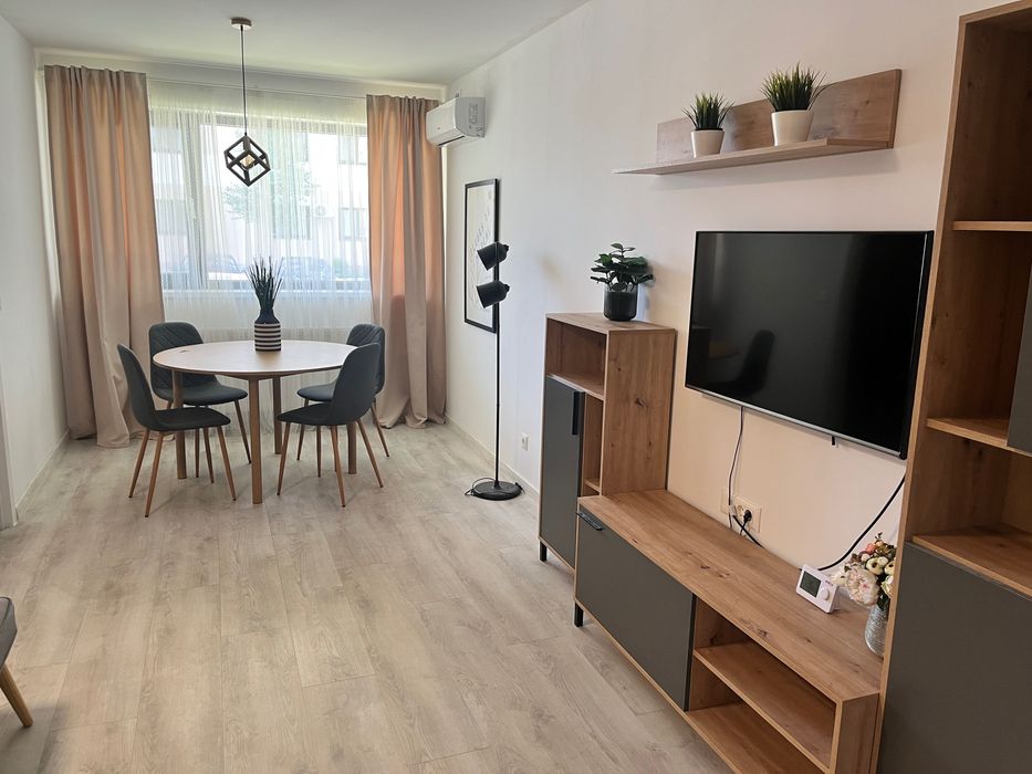 Hils Pallady, studio, parter