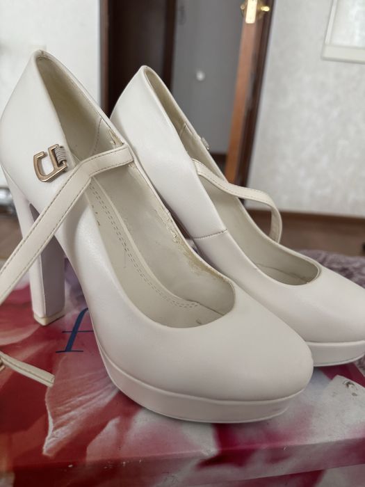 Туфли белый купила на свадьбу б/у