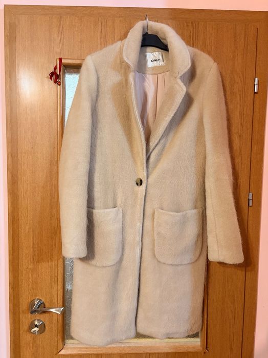 Зимно палто ONLY  в бежов цвят