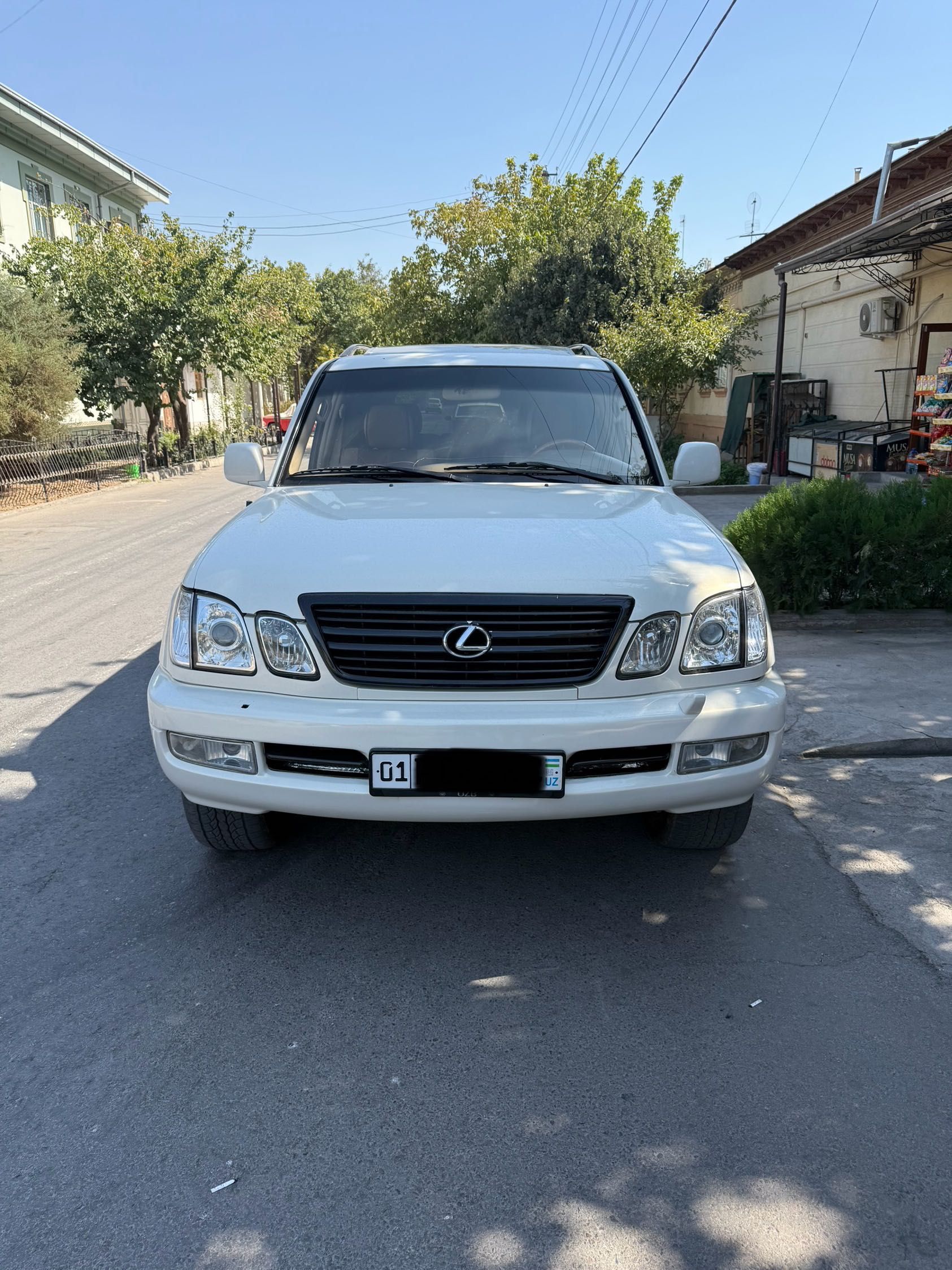 Lexus LX 470 V8.