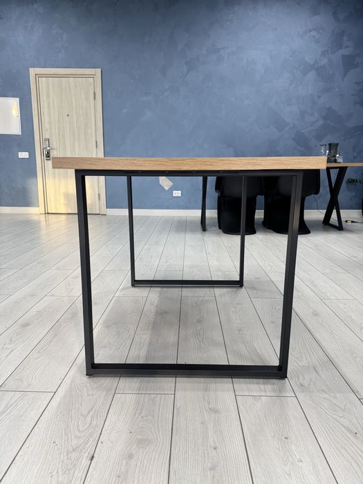 Универсальный стол для стильного интерьера