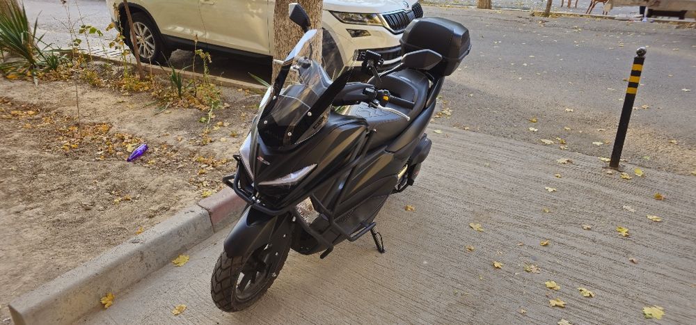 Продается почти новый скутер Skillmax