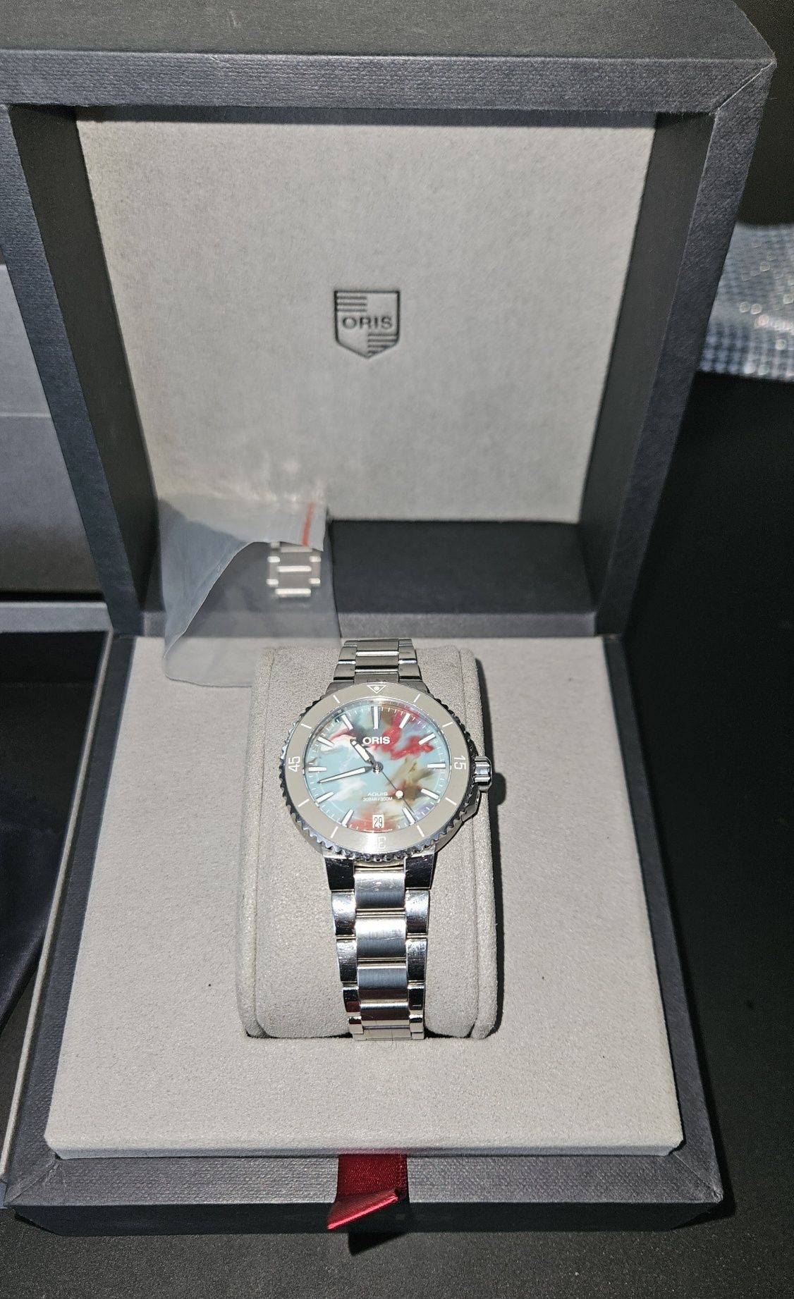 Oris Aquis Date Upcycle 36,5mm- дамски часовник,в гаранция