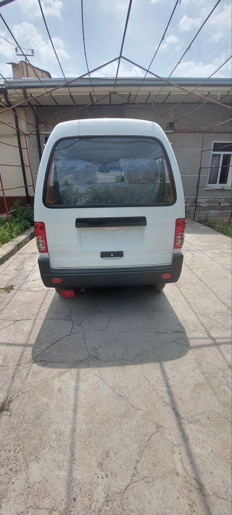 Дамас 2 .  Белый дымчатый.