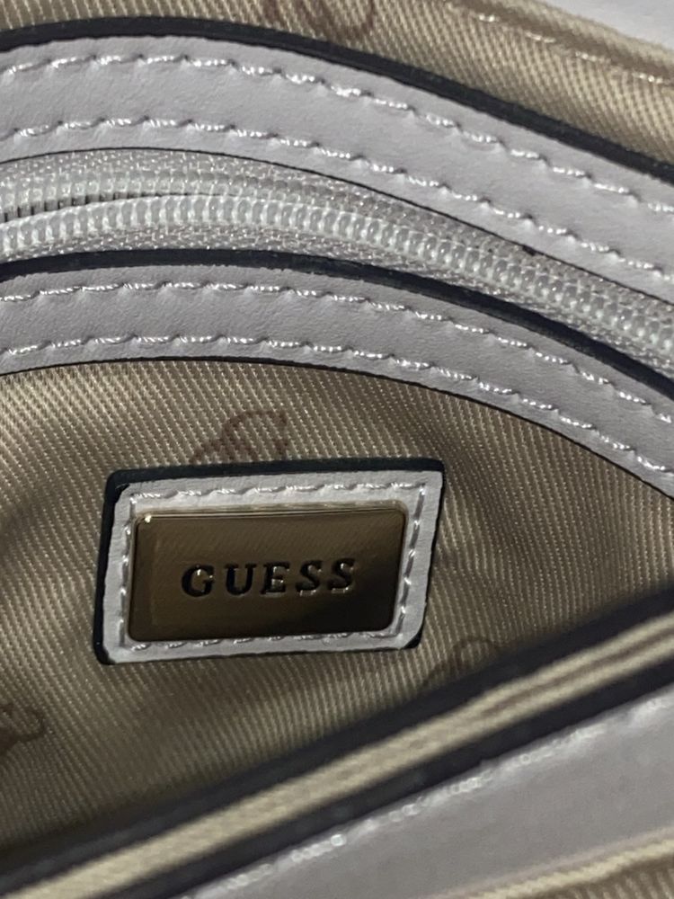 Чанта GUESS безплатна доставка