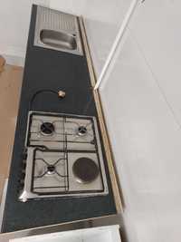 Кухонная столешница б/с мойкой Franke и варочной панелью Ariston