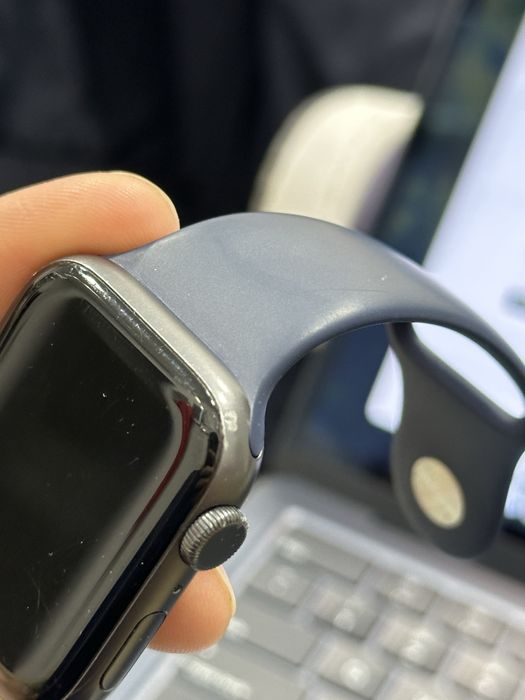 Apple Watch SE - Black 44mm