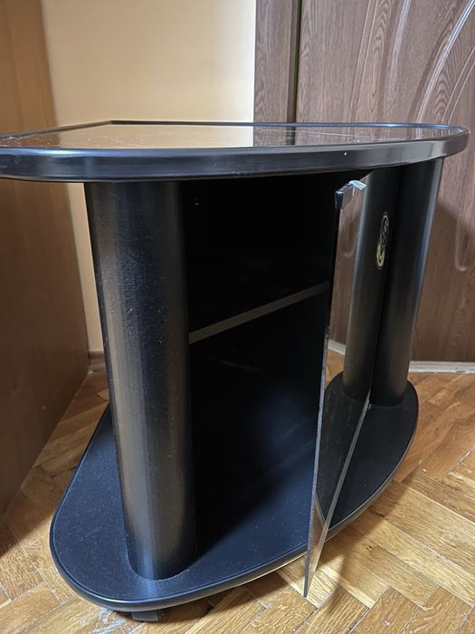 Ъглов ТВ шкаф – черен с мраморен плот