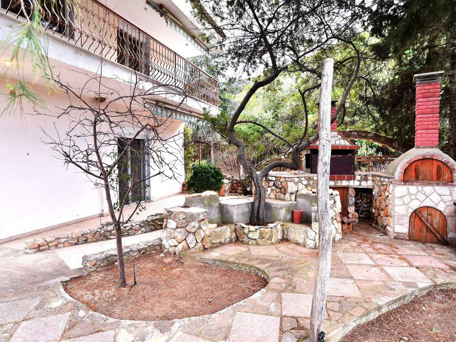 ПРОДАВА се самостоятелна къща 289 кв.м в Хераклица, Кавала (код 8076)