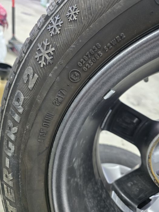 4 Броя 195/65/15 Semperit 2x8,6mm 2x7,6mm