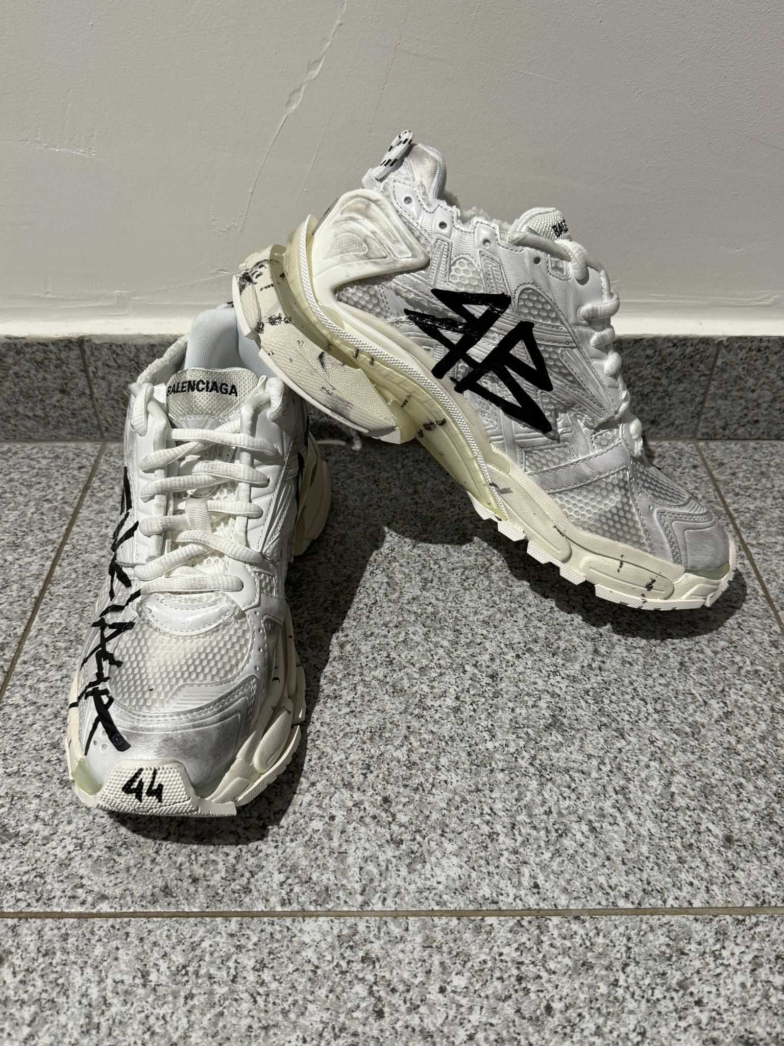 Balenciaga Runner Noi in stoc