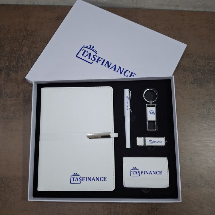 Корпоративные подарочные наборы с логотипом вашей компании