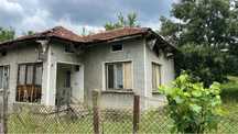 Къща 95кв.м. и парцел 3767кв. м. в с. Млечево, общ. Севлиево