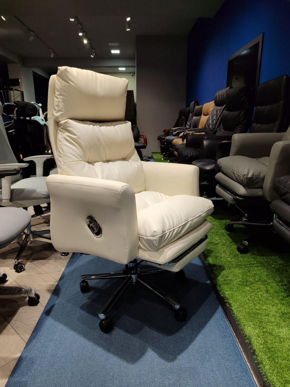 Кресло для руководителя модель Range pro max