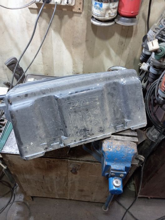 Крышка аккумуляторов на DAF 105
