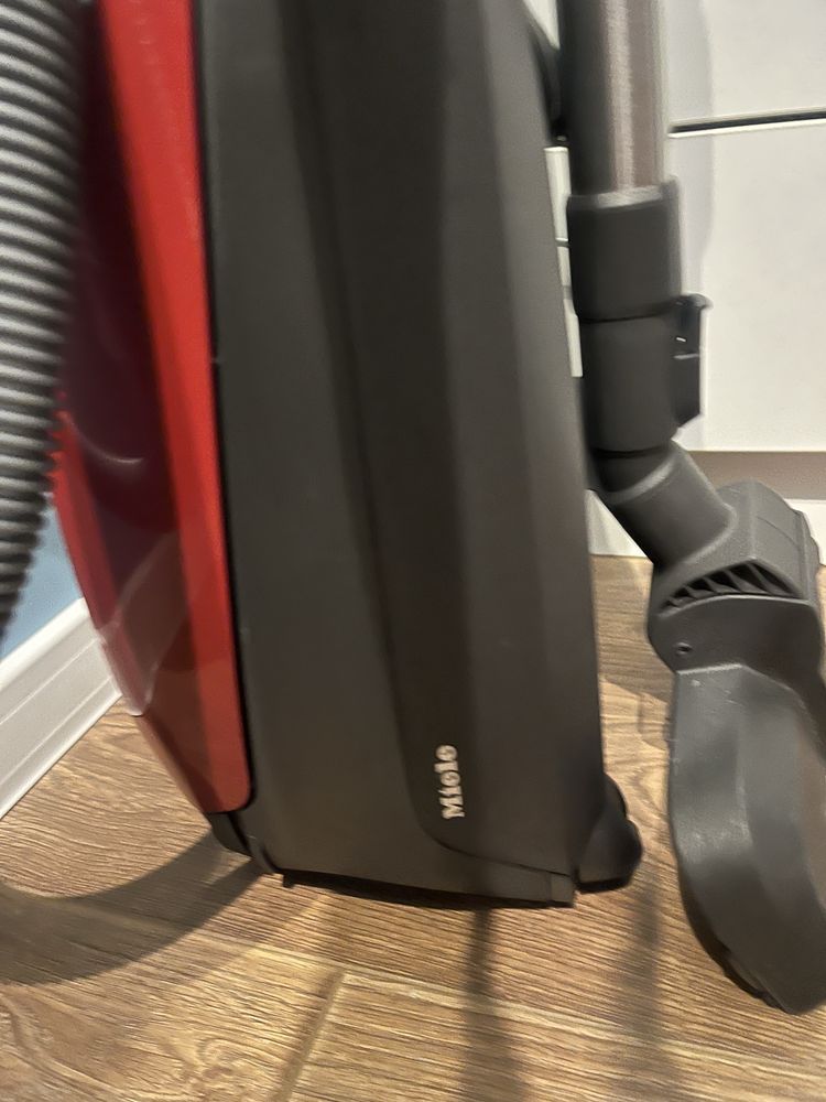 Прахосмукачка Miele Classic C1