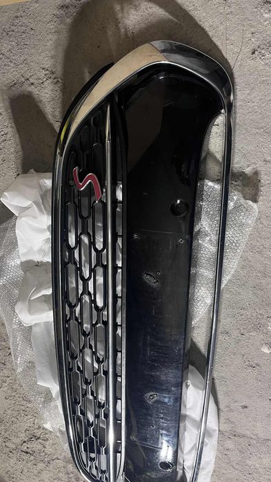 Продавам предна решетка за Мини Clubman