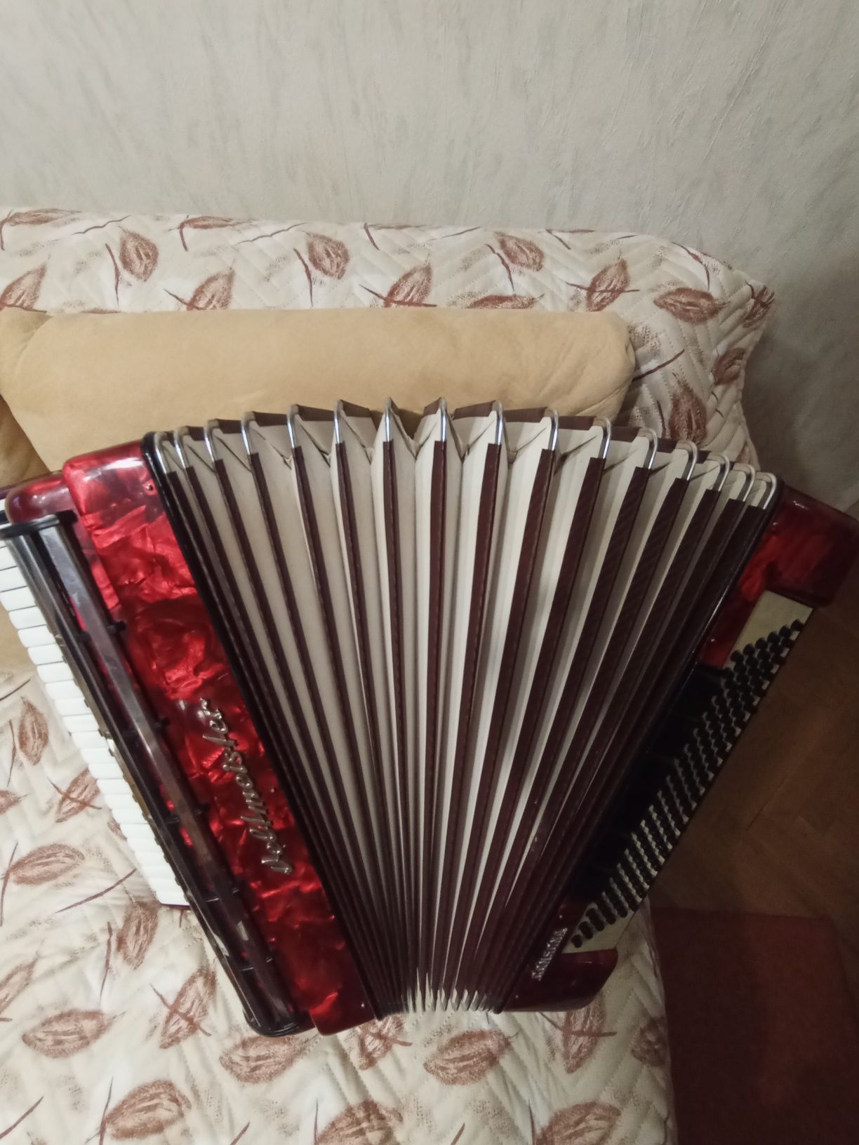 Продавам акордеон Koncona 120 баса