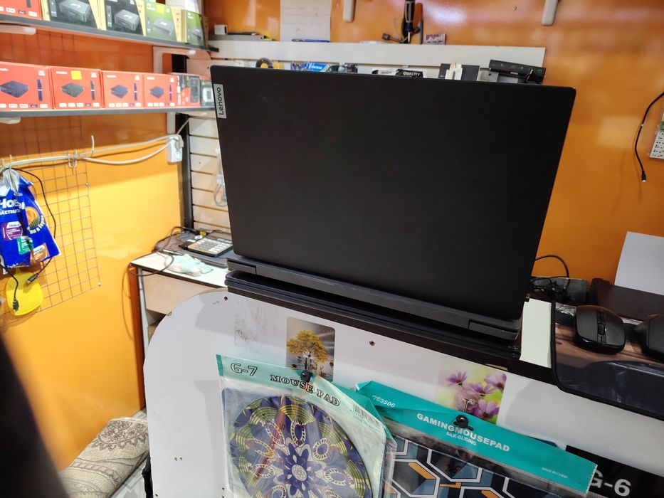 Noutbuk sotiladi Lenovo