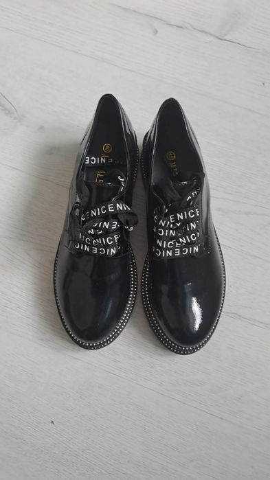 Новые лакированные лоферы 38размера