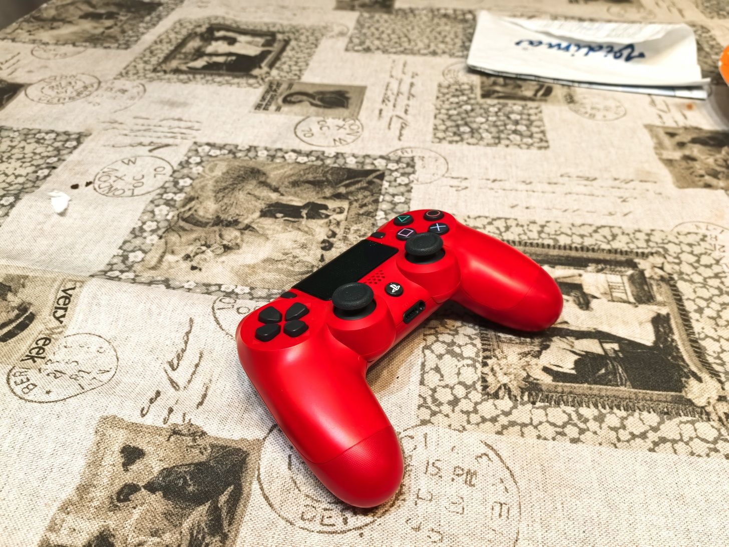 DualShock4 в идеално състояние, почти не използван