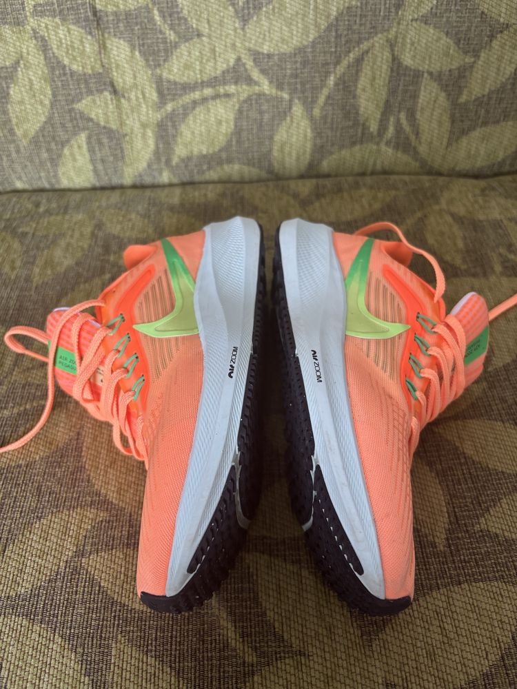 Дамски маратонки Nike pegasus 39 и Altra escalante