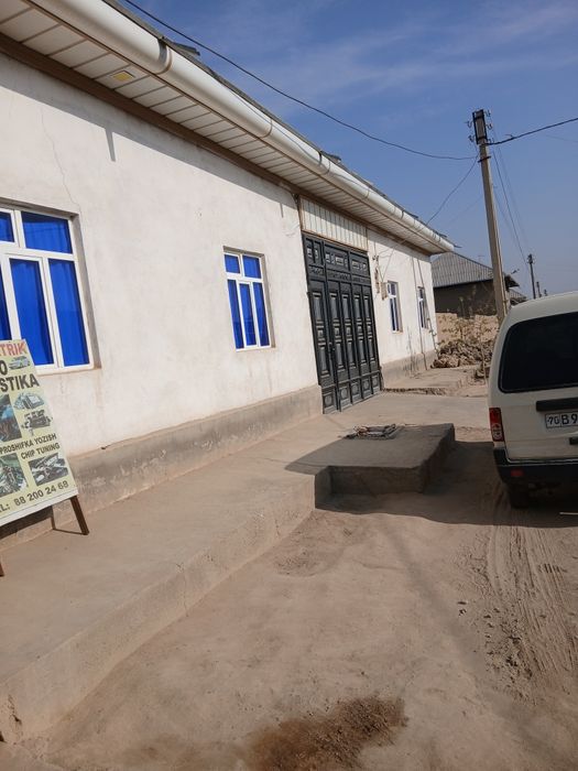 Uy sotiladi 100 000$