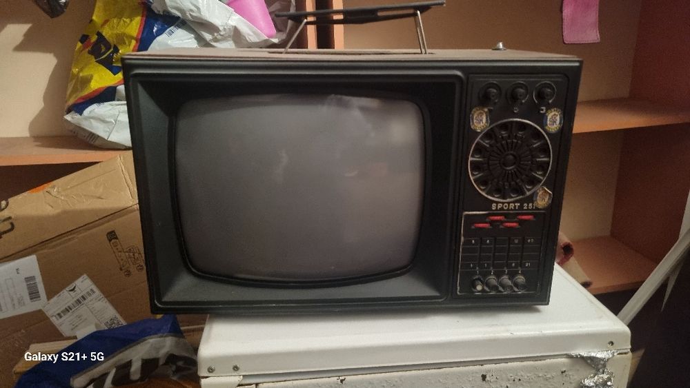 Vând  tv   vechi