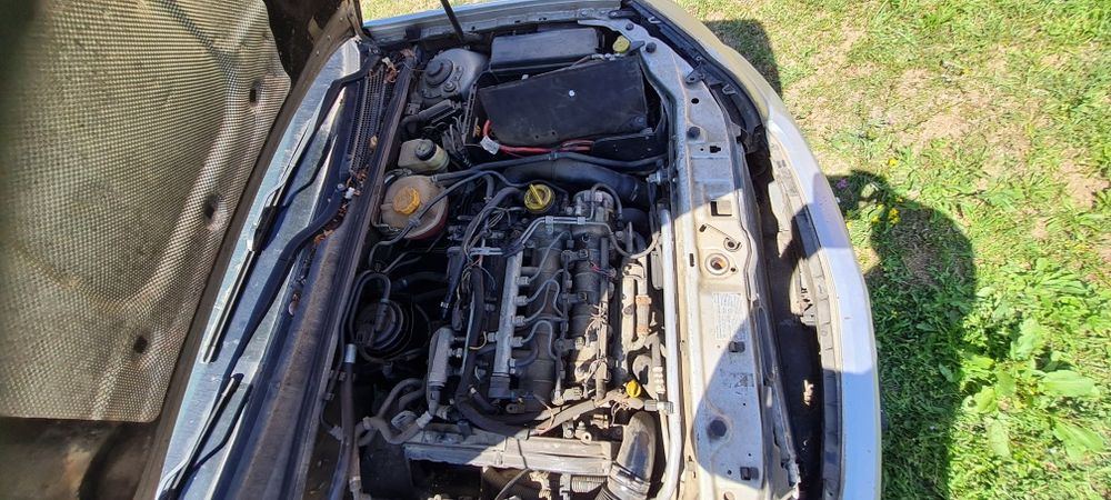 Dezmembrez opel Vectra c 1,9 150 cp 2005. Cutie automată defectă.