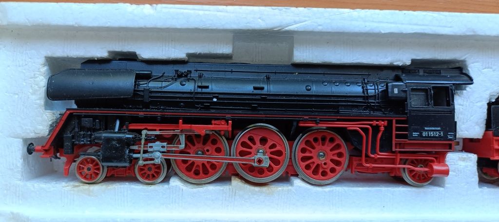 Locomotiva Pacific Schnellzuglokomotive DR 6325 (Baureihe 01)