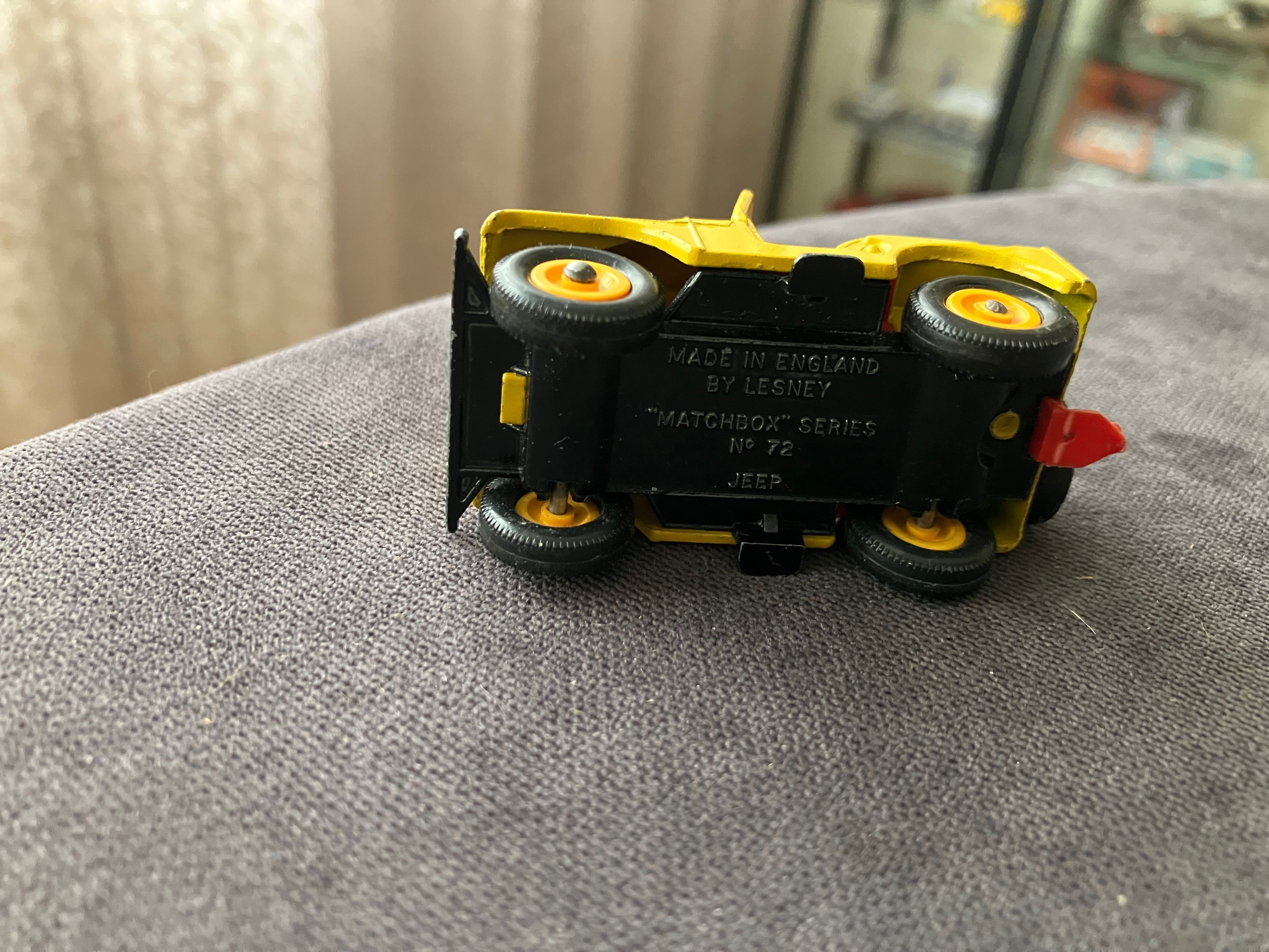 Стари английски колички “matchbox”…