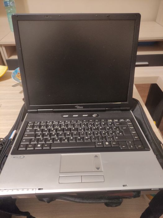 Vând laptopuri pt dezmembrat HP presario, Fujitsu Siemens Amilo