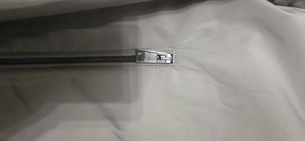 Geaca superbă  boss bej