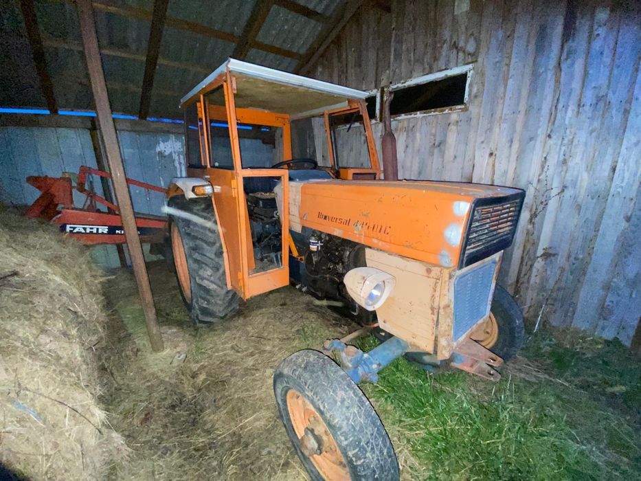 Vand tractor cu plug plus alte piese