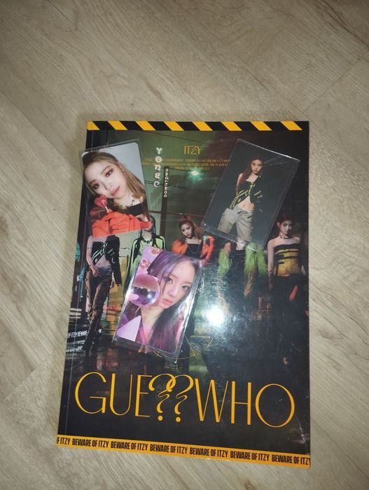 Книги с различни заглавия и цени