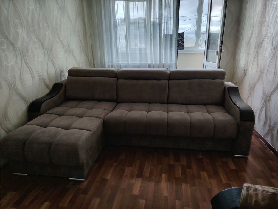 Продам угловой диван и кресло