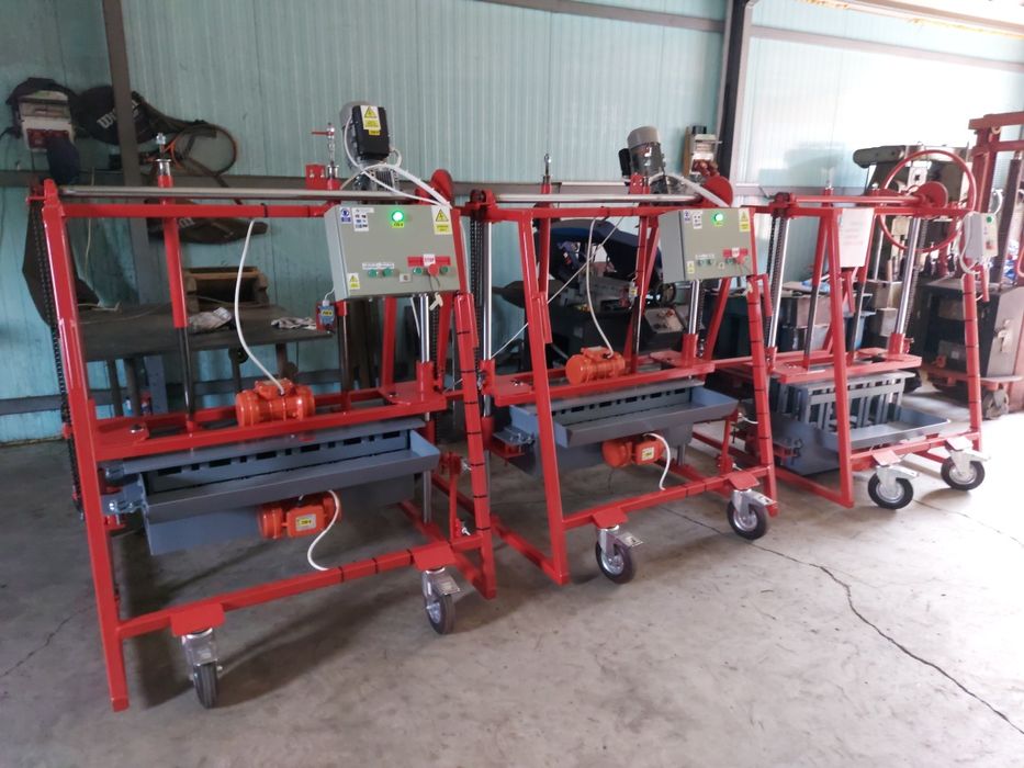 PRESĂ / MASINA boltari / borduri Oferta vacanță