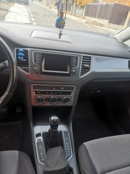 Vând  Volskwagen golf sportvan!