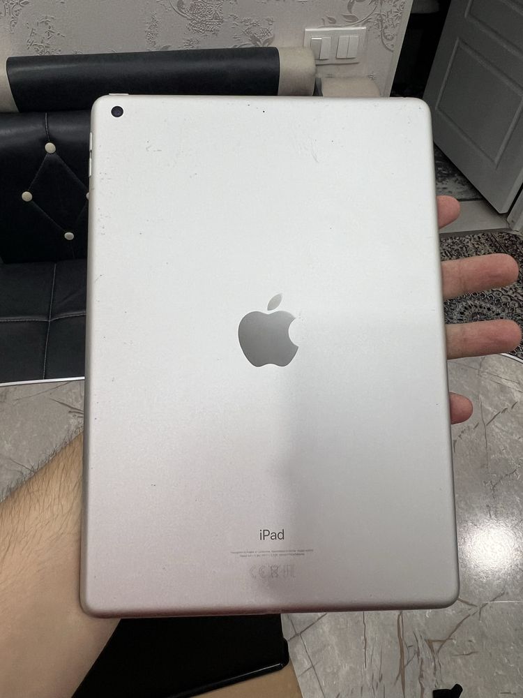 iPad 9 / 64 gb / silver