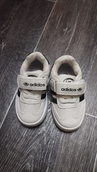 Продам кроссовки детские