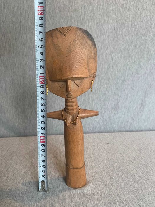 дървена статуетка