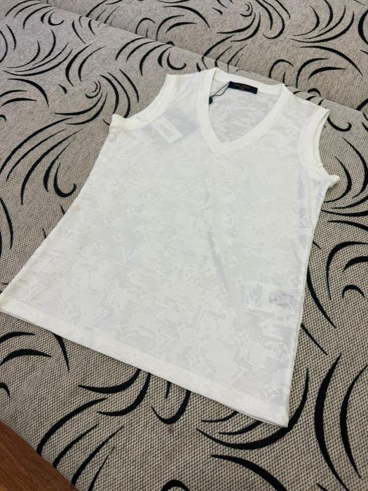 Maieu Louis Vuitton alb nou