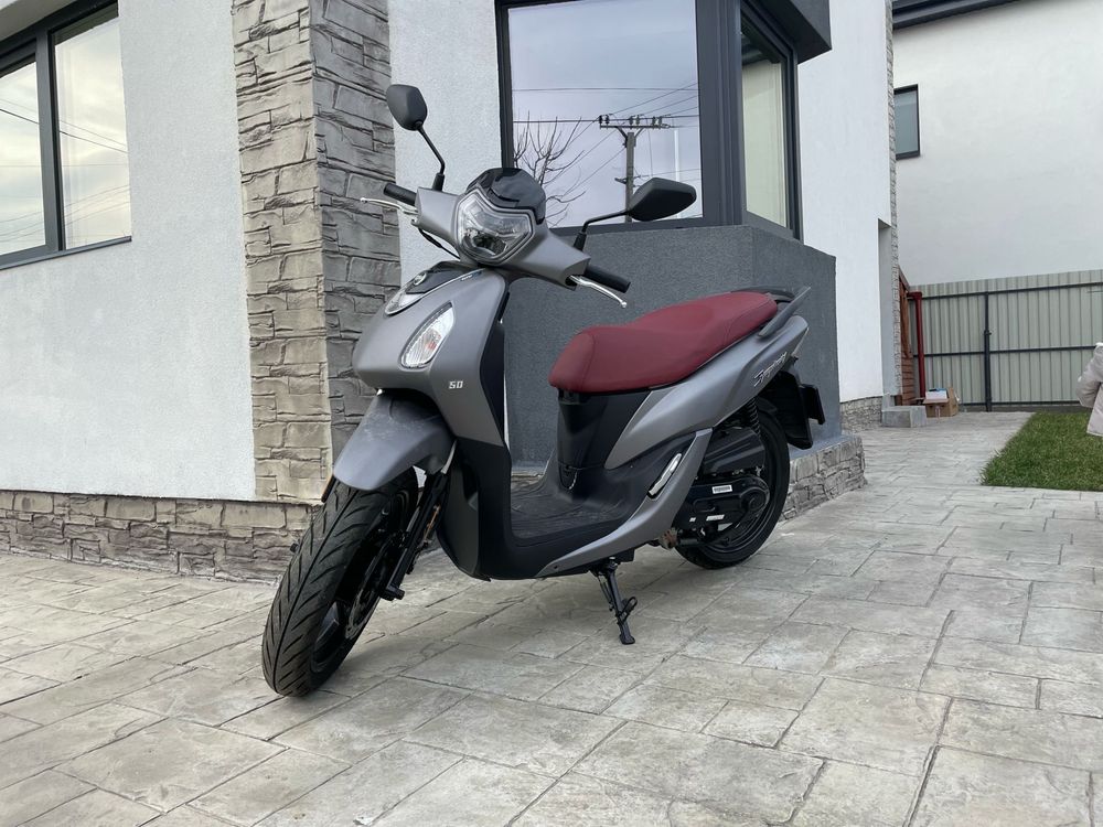 Vând scuter SYM 50 cc permis B nou